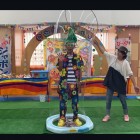 こども・おとな、みんなシャボン玉に入れるんです！